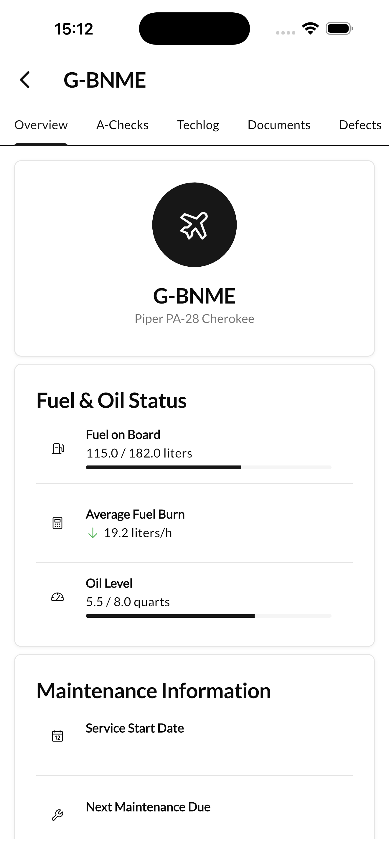 Aircraft detail page with fuel, oil status and maintenance info